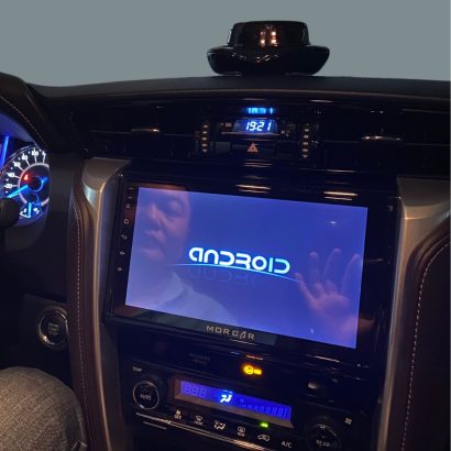 Album ảnh lắp đặt màn hình Tesla xe Toyota Fortuner - Hình ảnh 2
