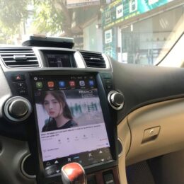 Màn hình Tesla xe Toyota Highlander 2009-2014